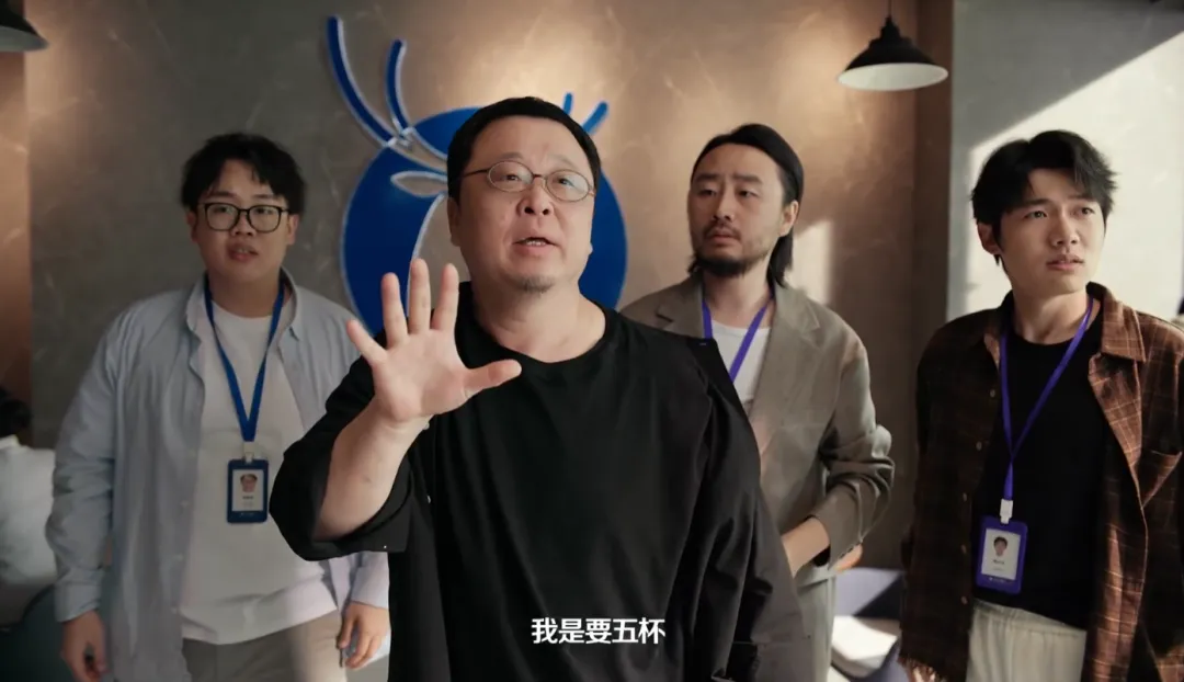 罗永浩端起瑞幸超大杯:一场跨越15年的营销闭环