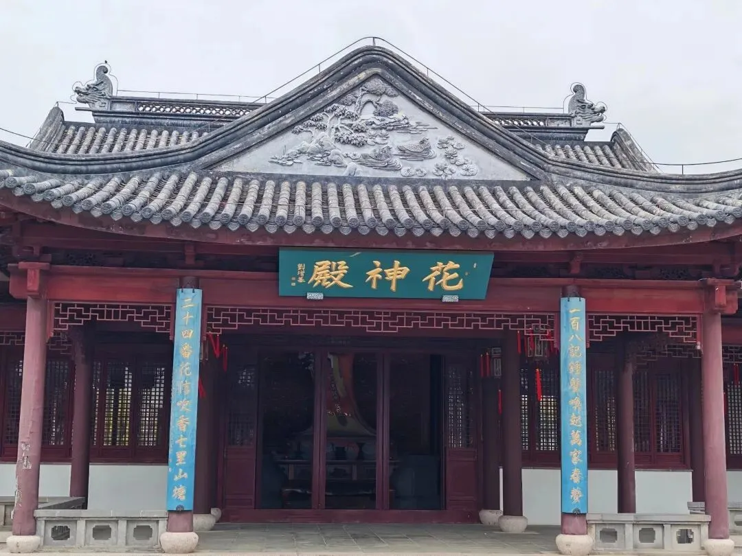 从花神殿到花卉市场:鲜花盛开的美好生活