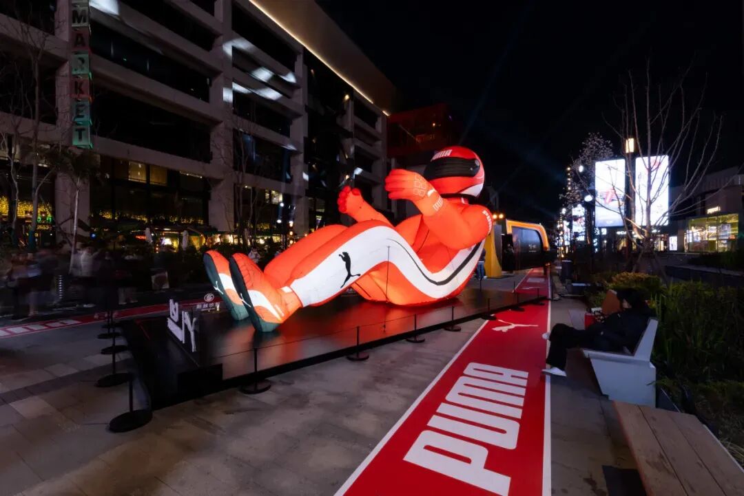 F1营销案例盘点|优衣库*迪士尼*F1联名上新;乐高把F1开进地铁;PUMA把P房搬进西岸