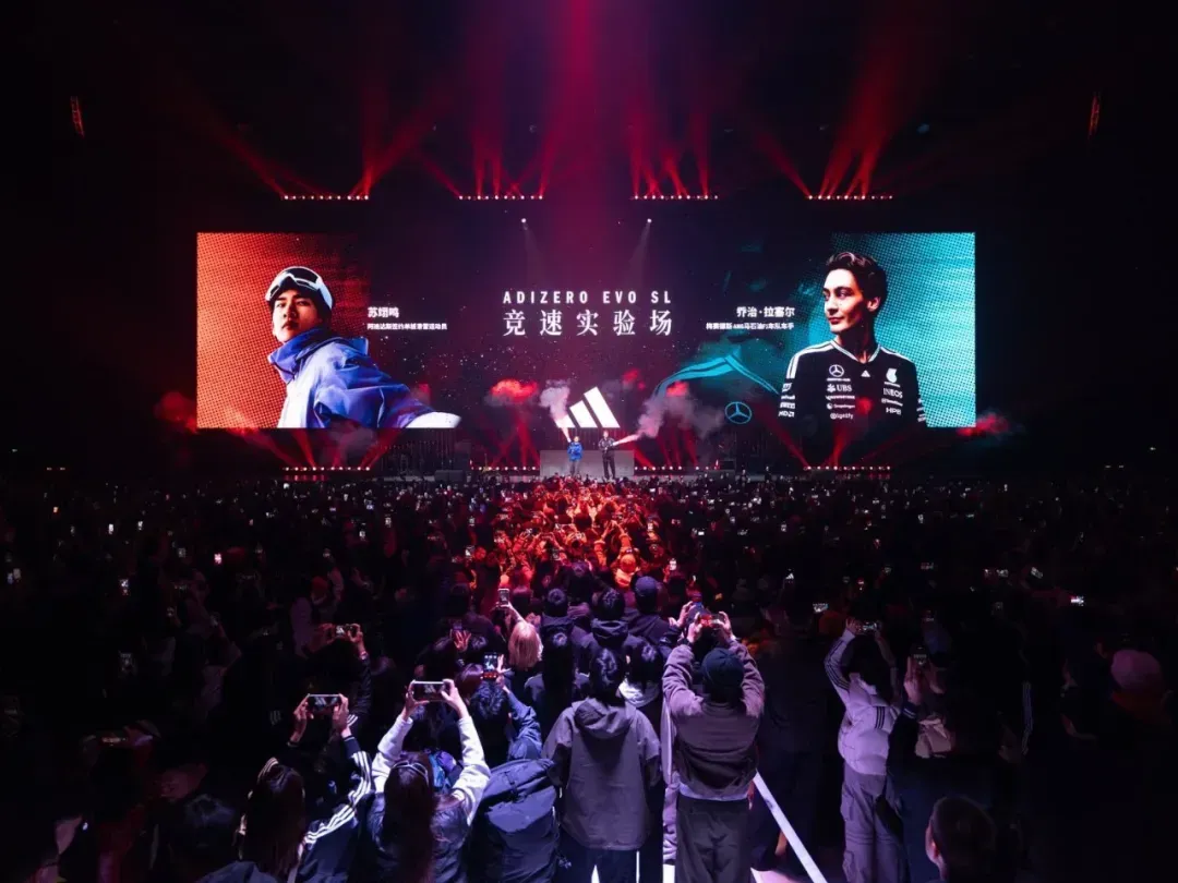 F1营销案例盘点|优衣库*迪士尼*F1联名上新;乐高把F1开进地铁;PUMA把P房搬进西岸