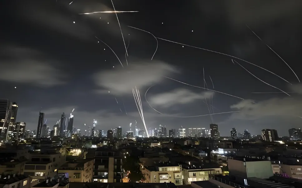 突发!懂王怂了,全球金融市场大反攻,中东战局迎来转折?