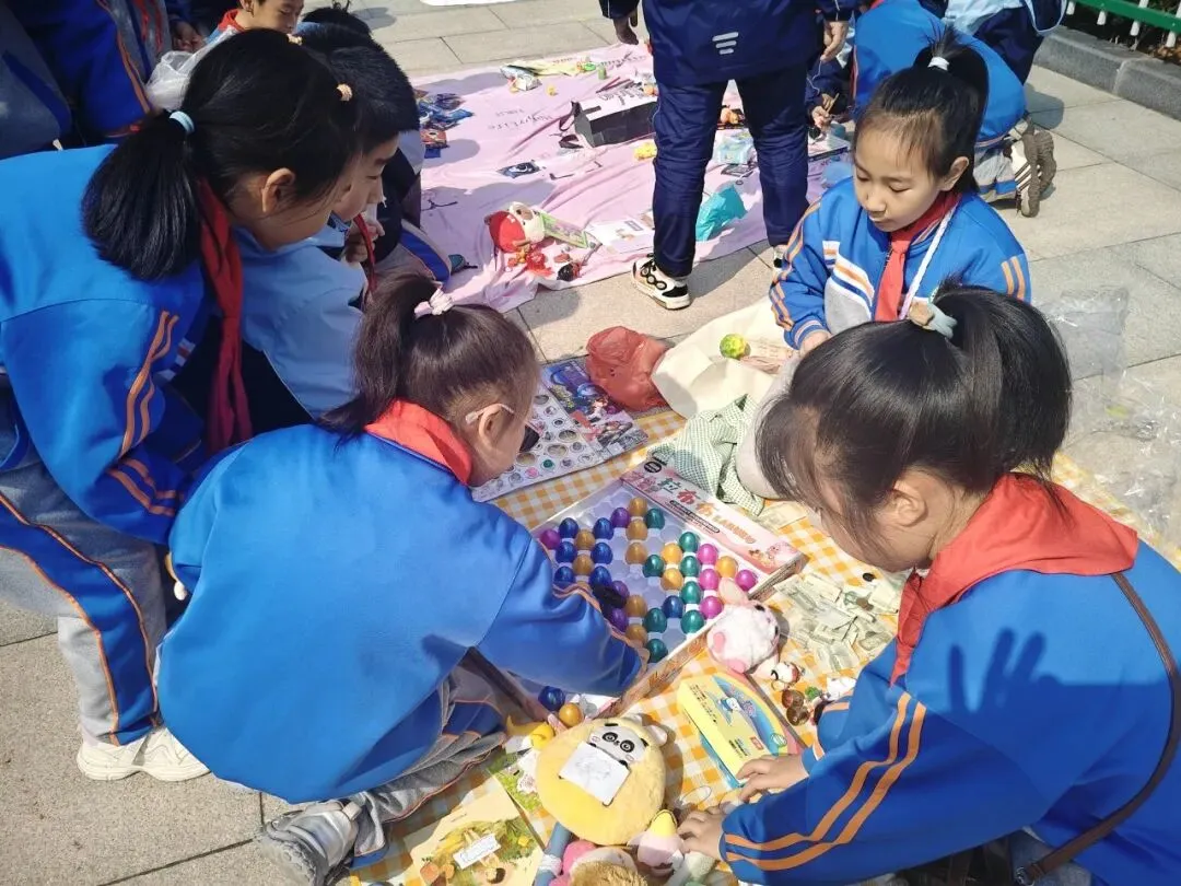 【智源纪-全环境立德树人】跳蚤小市场,成长大体验——智源小学“跳蚤”开市啦!