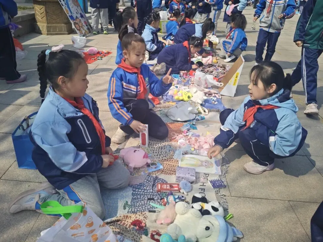 【智源纪-全环境立德树人】跳蚤小市场,成长大体验——智源小学“跳蚤”开市啦!