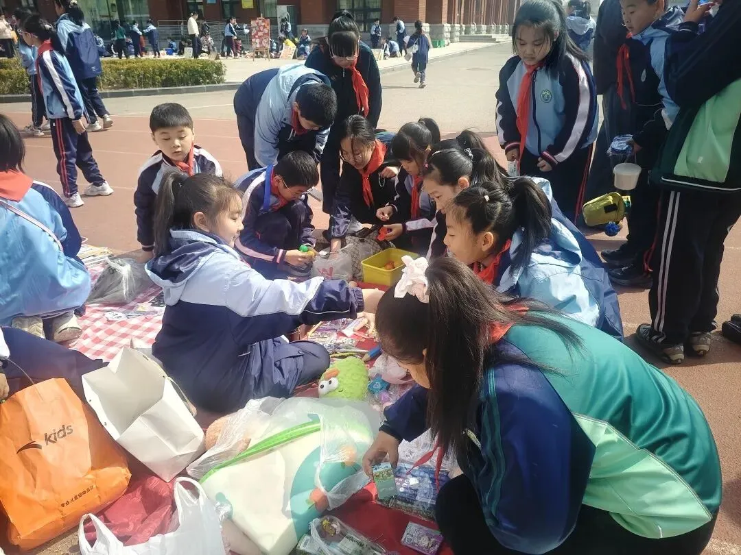 【智源纪-全环境立德树人】跳蚤小市场,成长大体验——智源小学“跳蚤”开市啦!