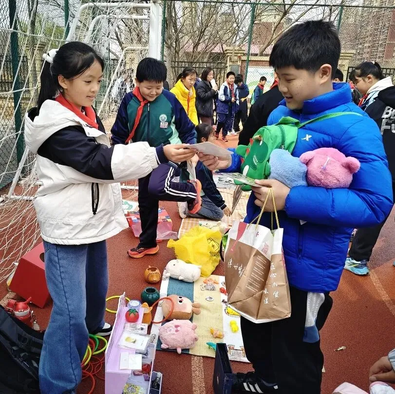 【智源纪-全环境立德树人】跳蚤小市场,成长大体验——智源小学“跳蚤”开市啦!