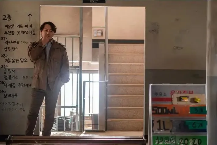 《混凝土市场》:李在仁、红炅、郑满植等实力派集结,地震废墟中猪肉罐头成关键,一场权力人性大对决