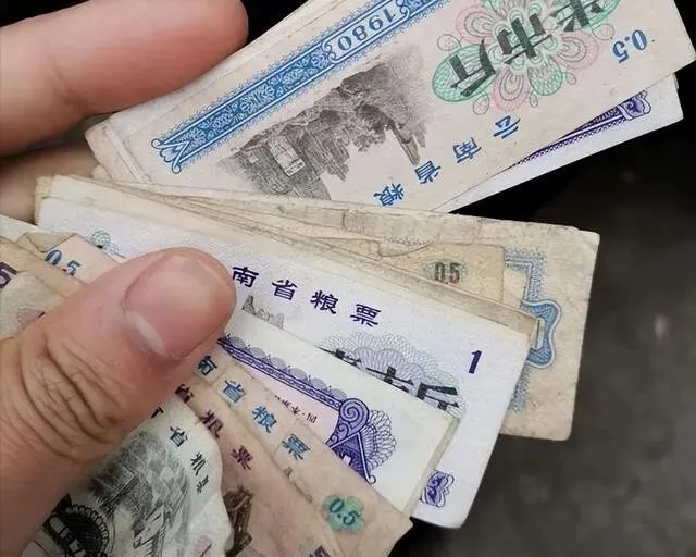 邮票市场低迷,还有一些百万粮票脱颖而出!你有没有?