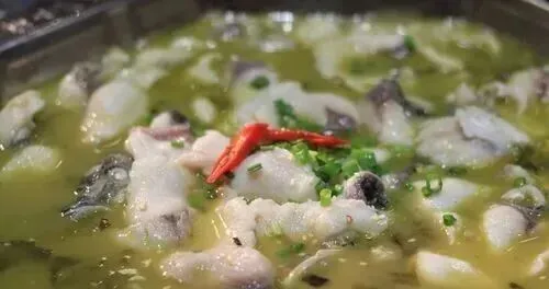 活鱼被人为麻醉流向餐桌:央视曝光水产市场 “休眠鱼” 乱象