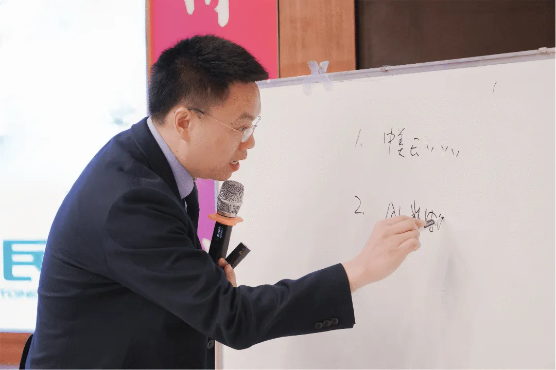 AI智能体时代大客户销售专家培训师唐兴通讲AI时代大客户销售底层逻辑被重写AITOBB2B销售培训讲师