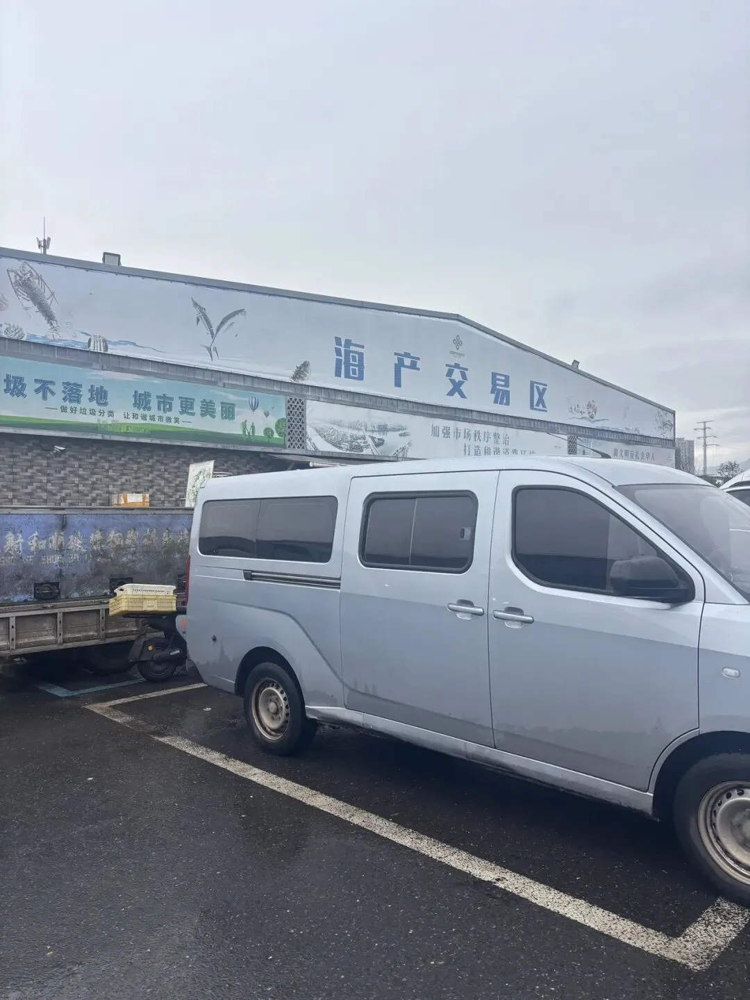 早探金华农批市场:八点批发已收摊,零售烟火正沸腾!春日小龙虾抢先上市.