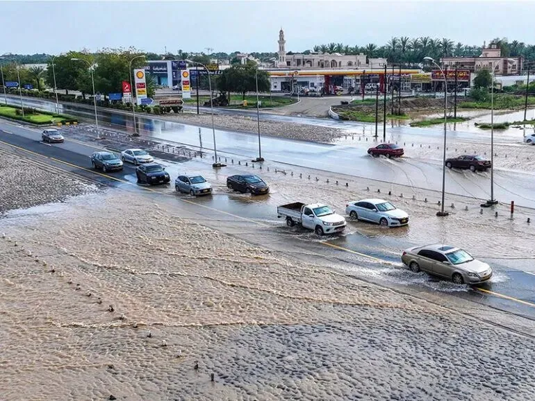 暴雨袭击阿曼10人死亡 全球市场再开启无差别抛售模式 事关与伊朗达成协议,特朗普最新发声