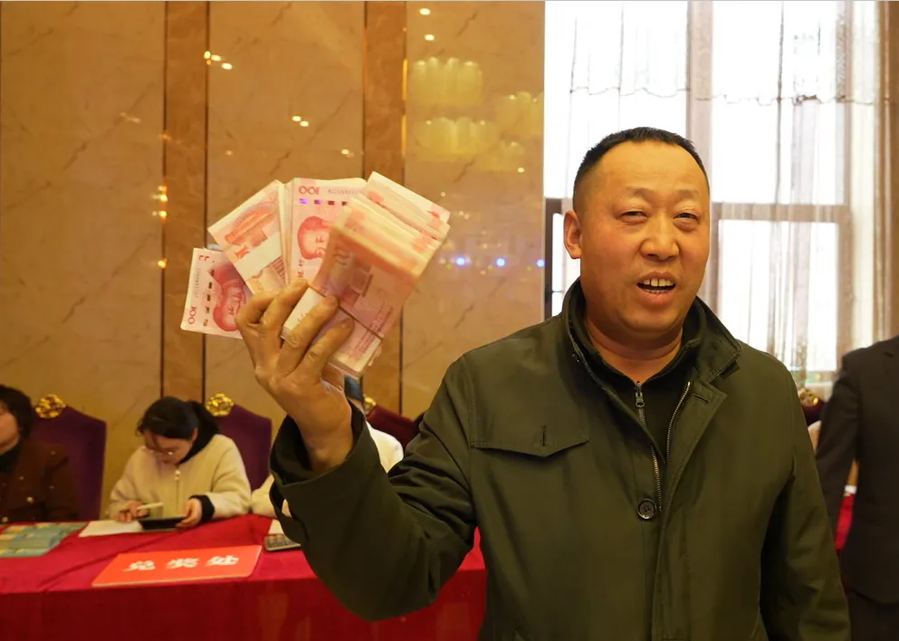 星耀终端 聚势红川 ——成县红川酒营销公司2025 年度客户答谢会圆满收官