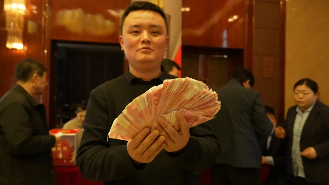 星耀终端 聚势红川 ——成县红川酒营销公司2025 年度客户答谢会圆满收官