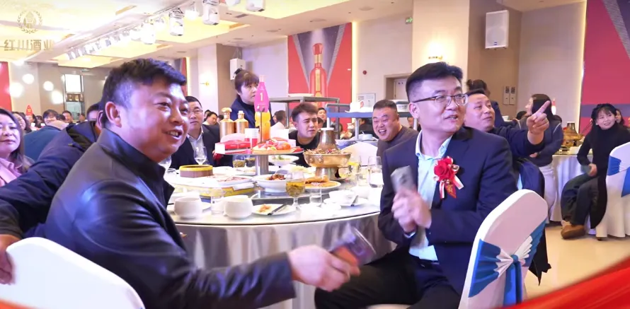 星耀终端 聚势红川 ——成县红川酒营销公司2025 年度客户答谢会圆满收官