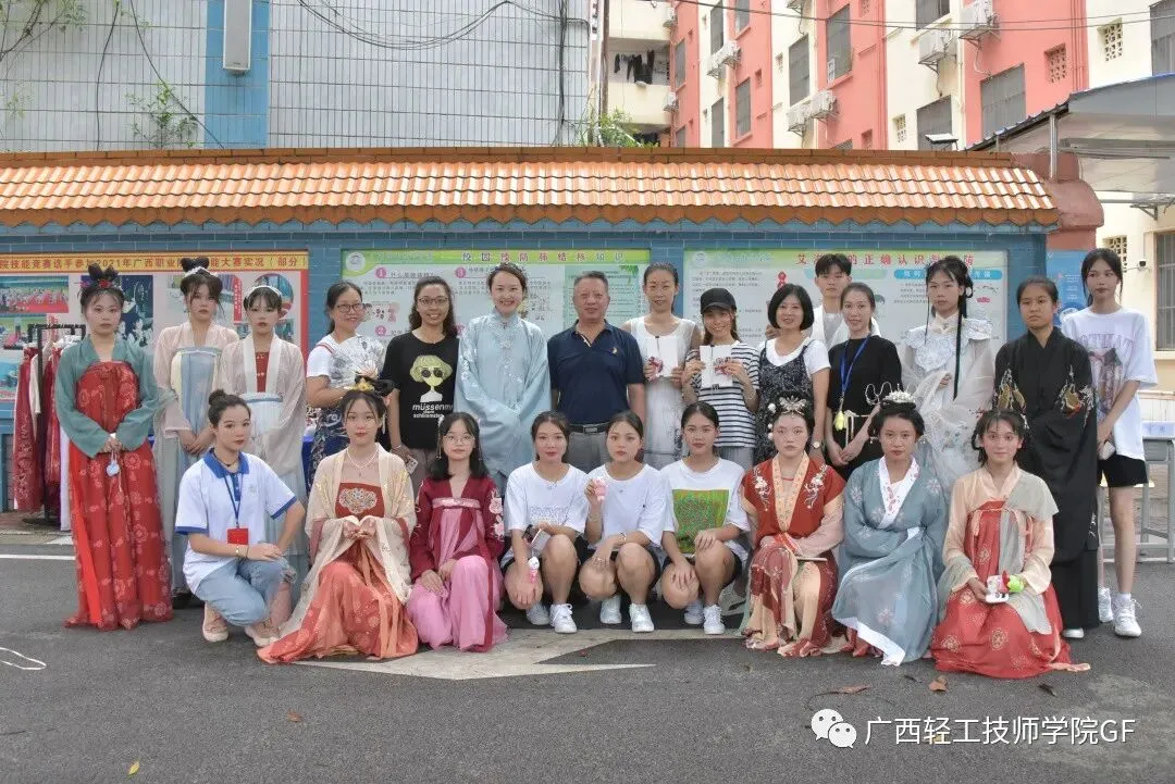 专业介绍|商贸服务系——服装制作与营销专业