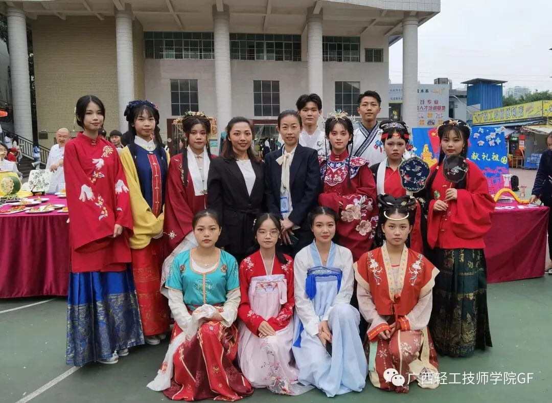 专业介绍|商贸服务系——服装制作与营销专业