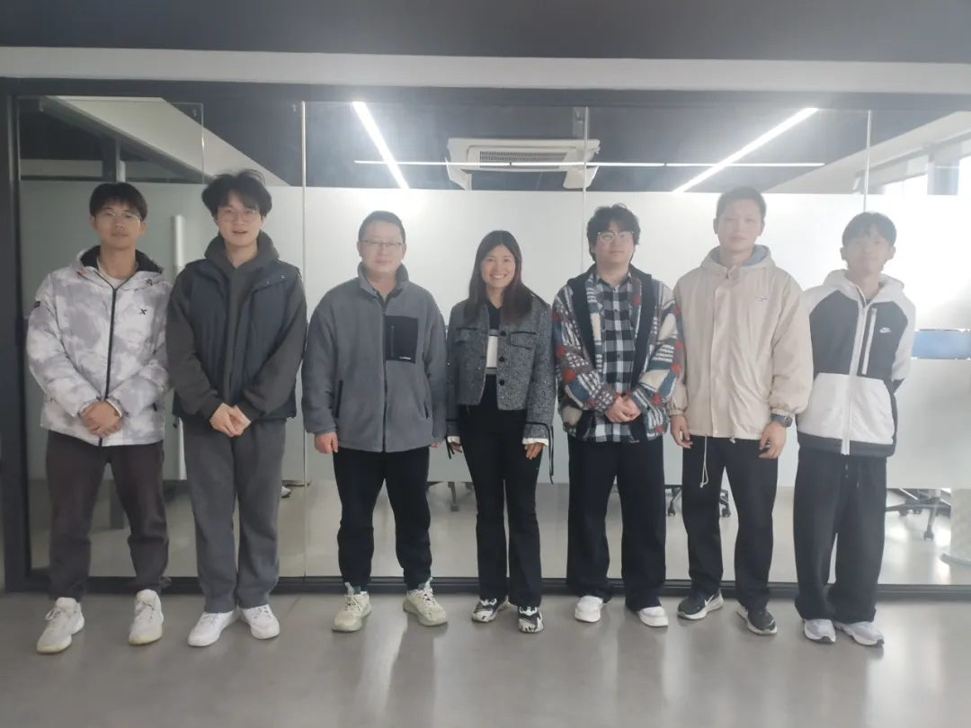 学院动态 | 计算机与信息技术学院师生赴浙江省机器人创新中心对接老年陪护机器人开发