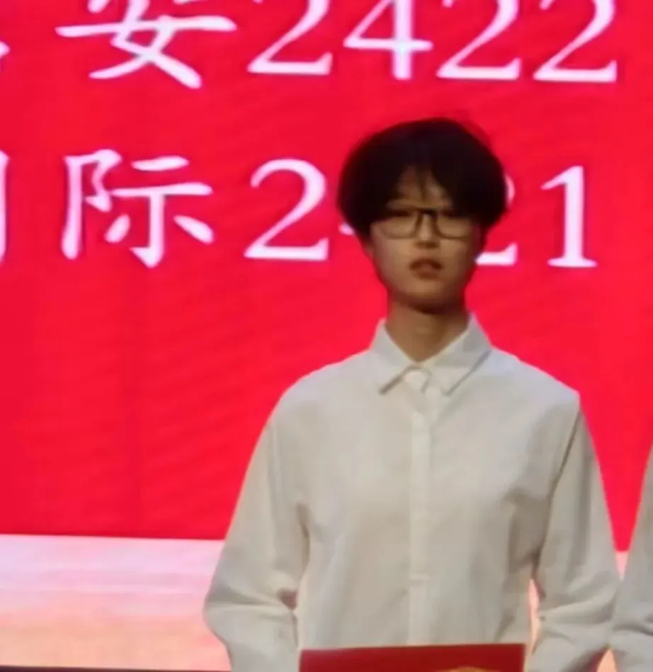 计算机与信息技术学院2024-2025年度优秀学生风采(二)