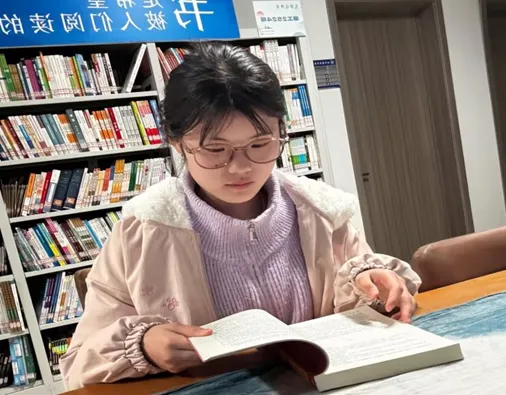 计算机与信息技术学院2024-2025年度优秀学生风采(二)