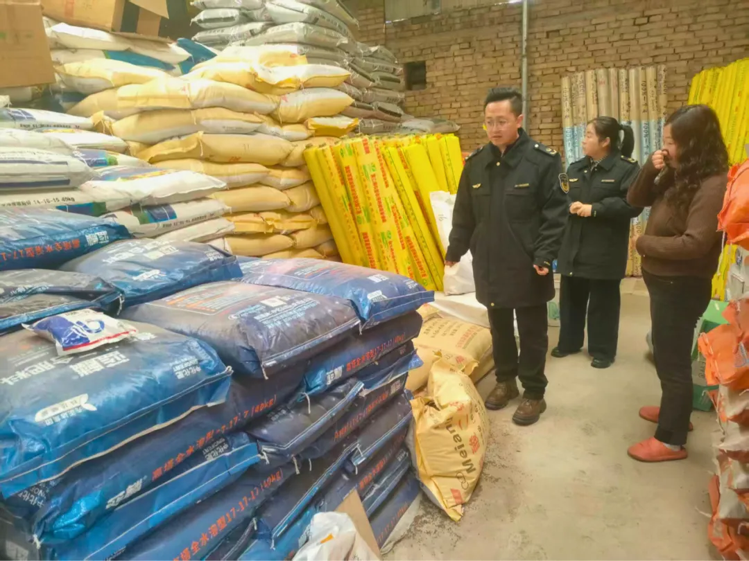 春耕护农在行动——辛店镇市场监督管理所开展农资市场专项检查