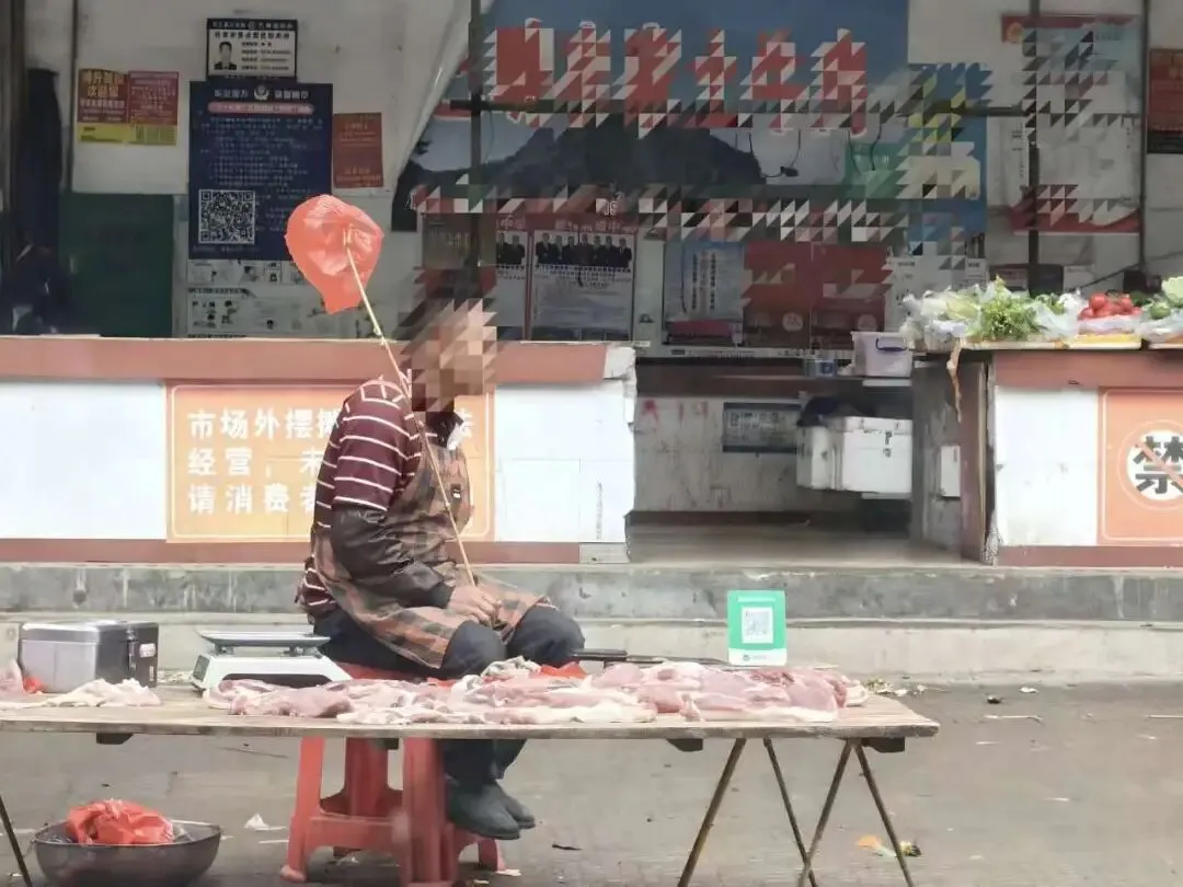 巴畴乡新城农贸市场管理“红黑榜”通报