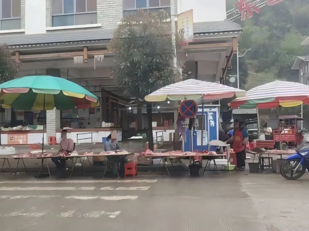 巴畴乡新城农贸市场管理“红黑榜”通报