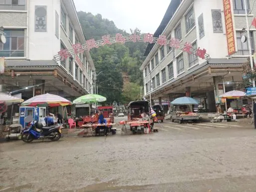 巴畴乡新城农贸市场管理“红黑榜”通报