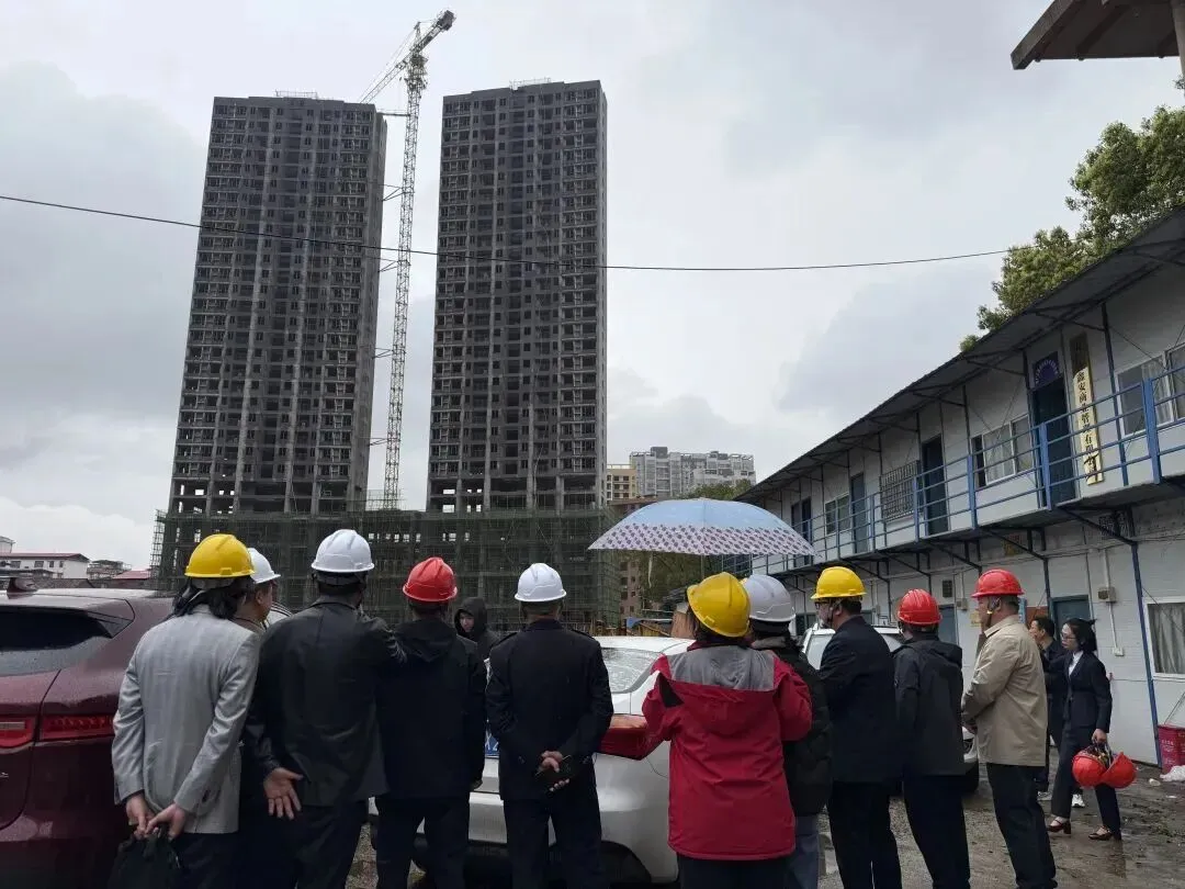 燃爆安仁!五一时代广场营销中心焕新开放,城芯保交标杆来了!