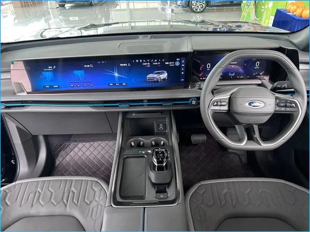 福特SUV补贴2.55万抢市场!四驱加持5.8秒破百+1220km续航,豪横到飞起!