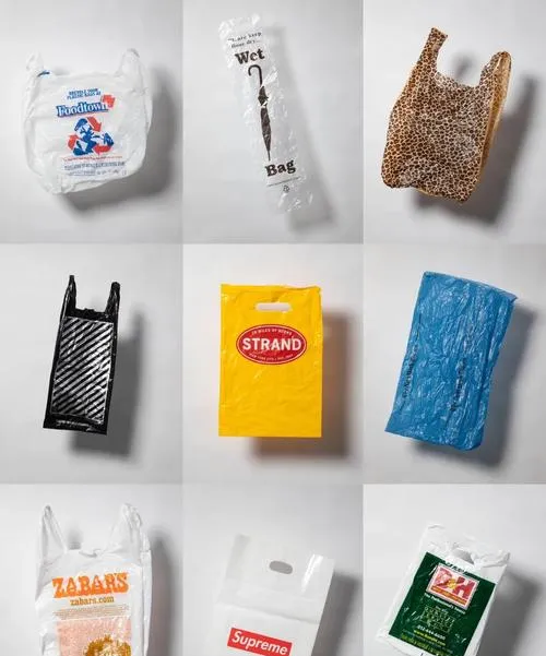 农贸市场早餐摊,塑料袋套碗装热油茶,劣质袋遇热变软,长期吃有害