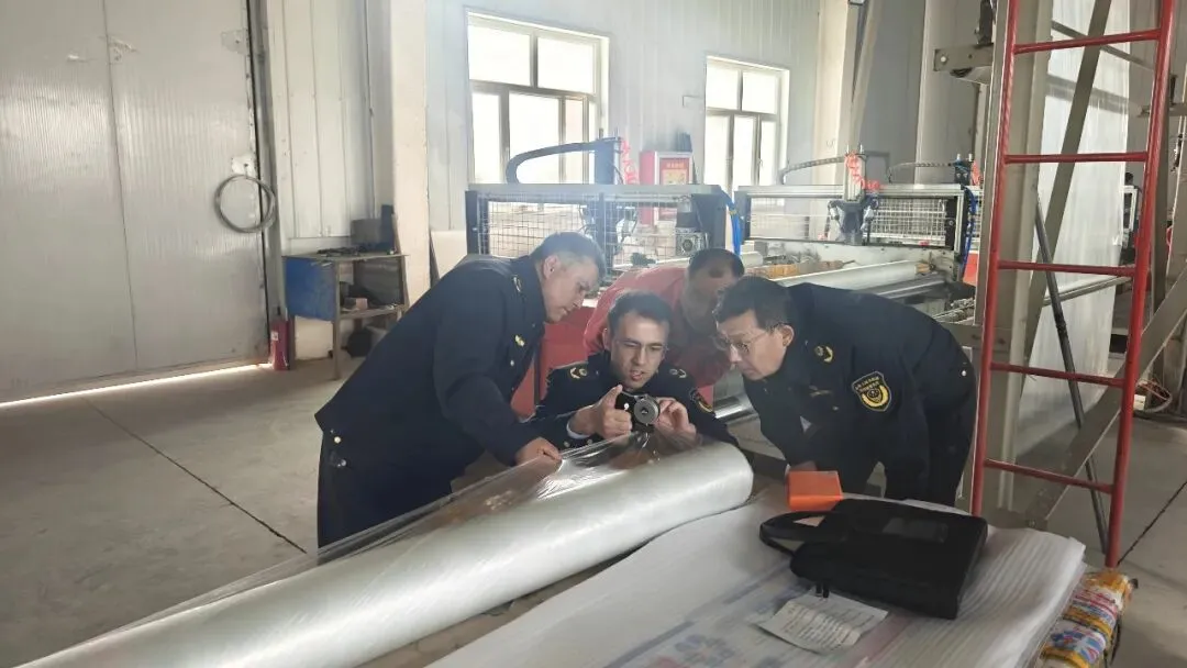 库车市市场监督管理局开展农资市场专项检查行动