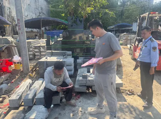 陵水县民政局联合县市场监督局、综合行政执法局、人民银行陵水支行对殡葬用品开展检查