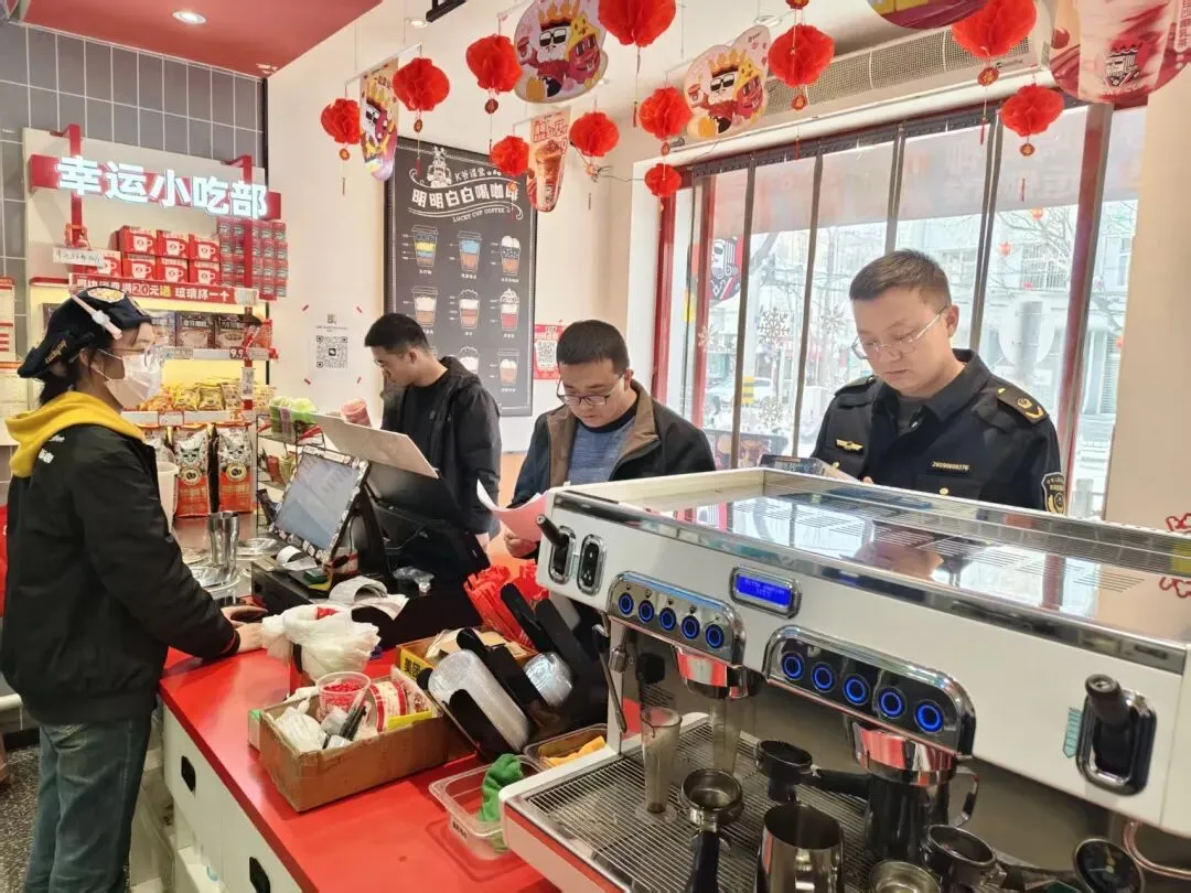 庄浪县市场监管局线上线下协同监管,守护外卖餐饮安全防线