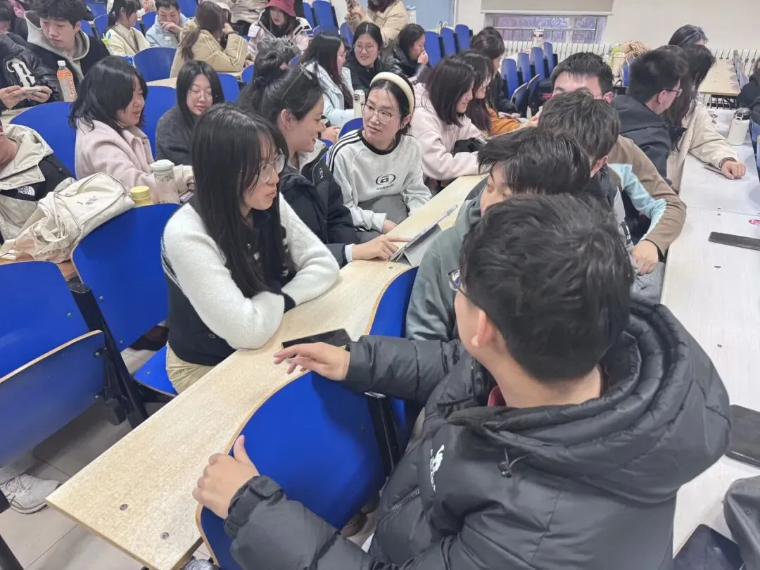 光耀青春路,笔抒雷锋情—营销245团支部雷锋精神研习活动纪实