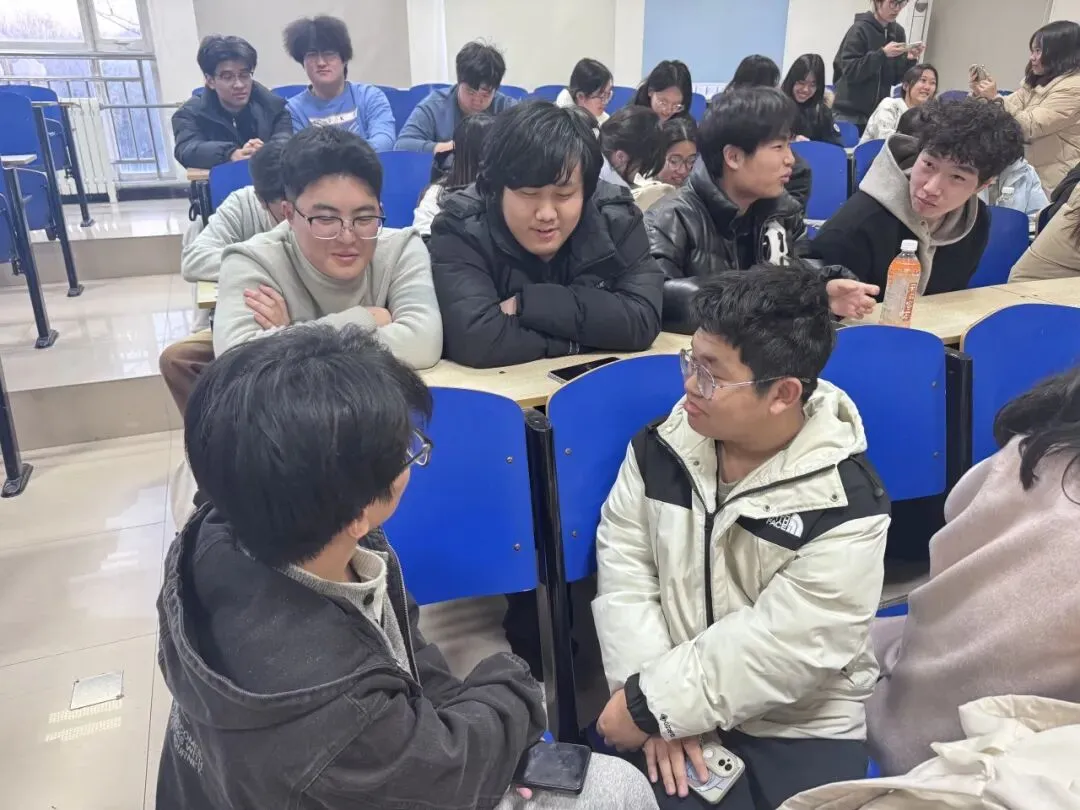 光耀青春路,笔抒雷锋情—营销245团支部雷锋精神研习活动纪实