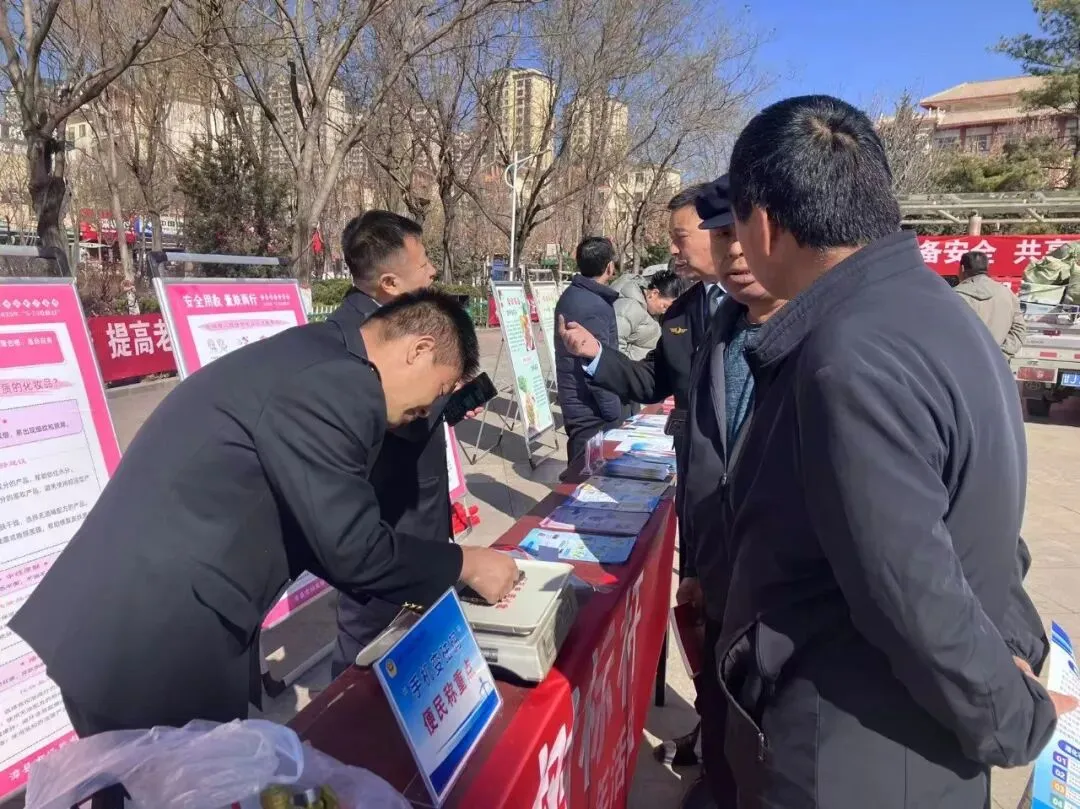 【严纪律 强执行 争一流】漳县市场监督管理局开展“手机变砝码”计量宣传活动