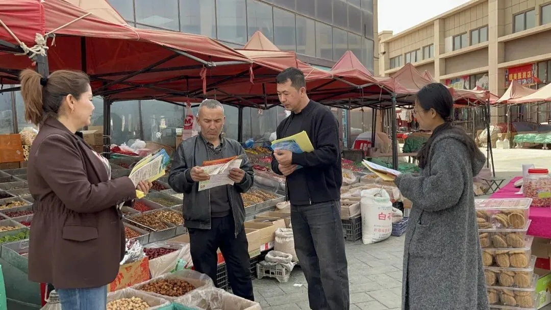 【气象服务】新和县气象局:科普进市场 气象服务暖民心