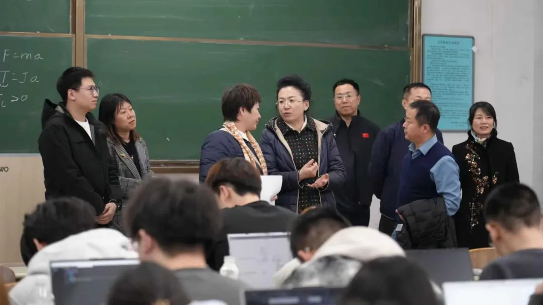 计算机科学与技术学院领导深入新生晚自习巡查指导