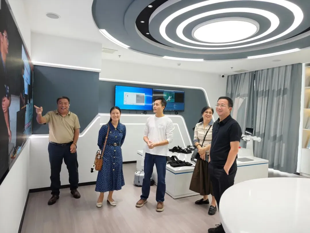 广东农工商职业技术学院计算机学院领导莅临我院 共话人工智能教育与实验室建设新路径