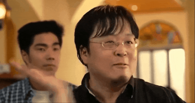 营销热点话题:瑞幸绑定罗永浩,复刻15年名场面:一场玩梗营销背后的利润突围战