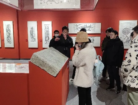 【院系风采】计算机科学与技术学院数据所研究生第四党支部与第二党支部联合开展参观学习活动