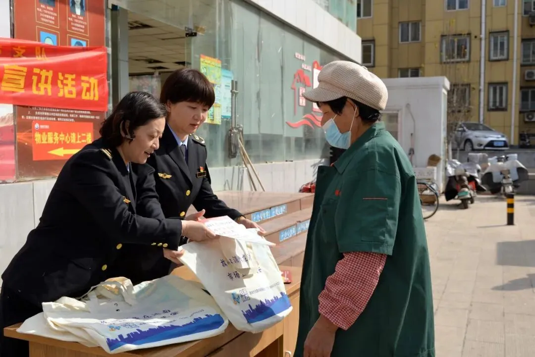 普法课堂进社区,手机随身变“砝码”济南市场监管这场“以案说法”开到了居民家门口