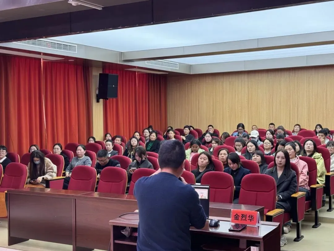 看见,才是爱|临海市市场小学 “幸福家长” 亲子关系成长课堂正式开班!