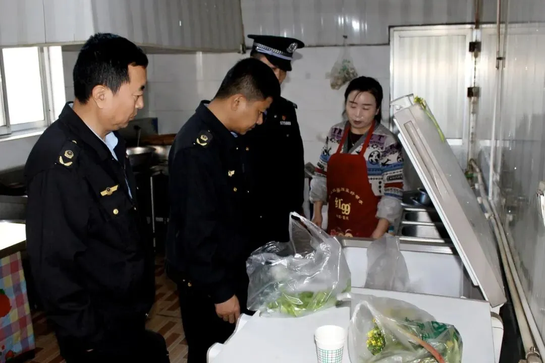 高台县公安局宣化派出所:严查肉类市场,守护“舌尖安全”