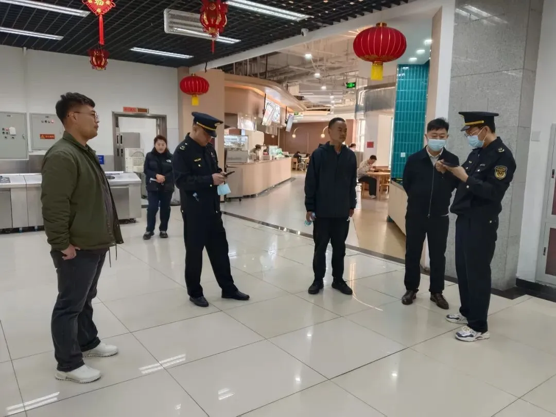 饮食服务中心质监部联合市场监督管理所开展雁栖湖校区春季食品安全专项检查