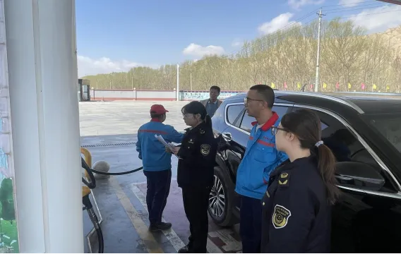 【懂感恩 有情怀 重实干】贵德县市场监督管理局开展成品油价格专项检查