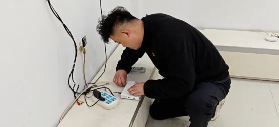 看见丨营销服务双标杆 平凡岗位绽光芒——记扬州分公司2025年度“十佳服务标兵”刘永兵