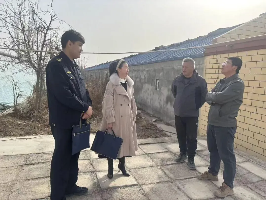 轮台县市场监管局联合县林草局赴果蔬资源圃开展标准化指导与政策宣贯