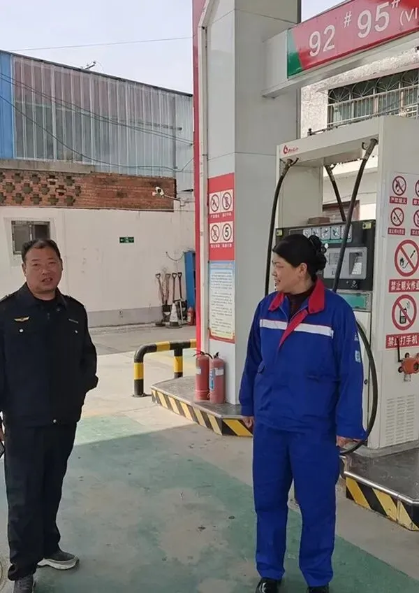 邓州市夏集镇市场监管所开展成品油价格调整专项检查