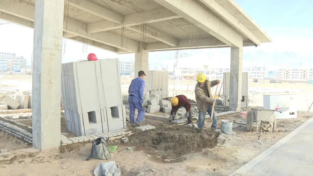 跑好“第一棒” 力促“开门红”丨肃北县市场片区生态绿化工程全面复工